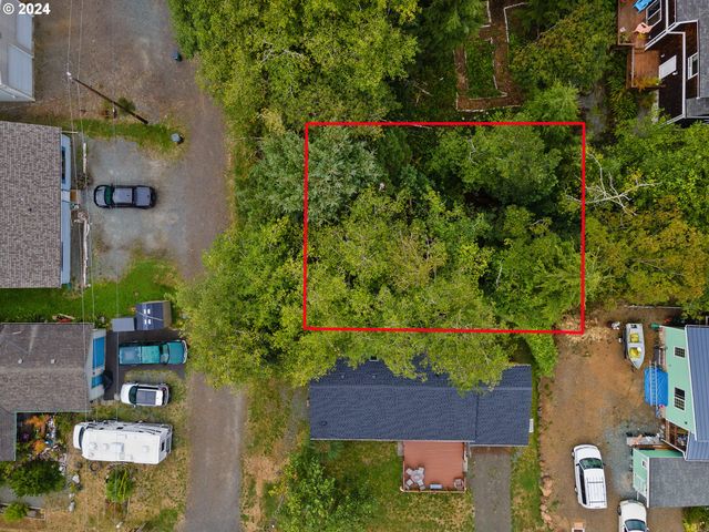 186 S NEPTUNE St, Rockaway Beach, OR 97136