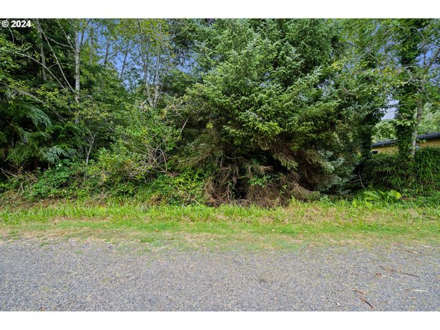 186 S NEPTUNE St, Rockaway Beach, OR 97136