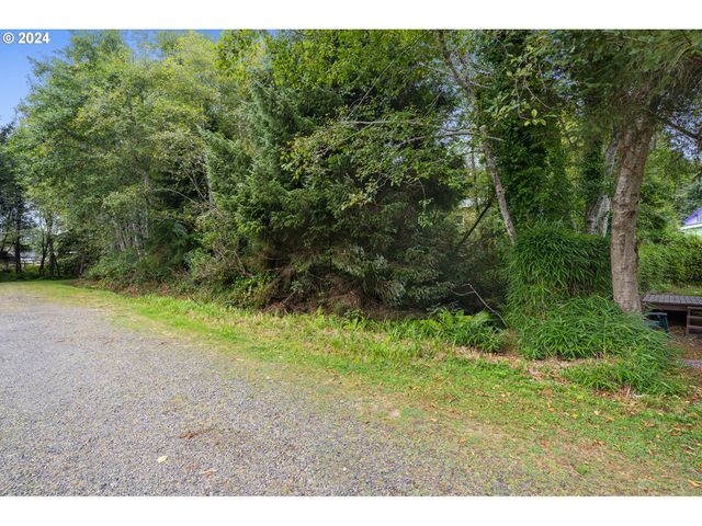 186 S NEPTUNE St, Rockaway Beach, OR 97136