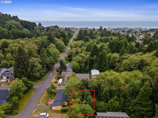 186 S NEPTUNE St, Rockaway Beach, OR 97136