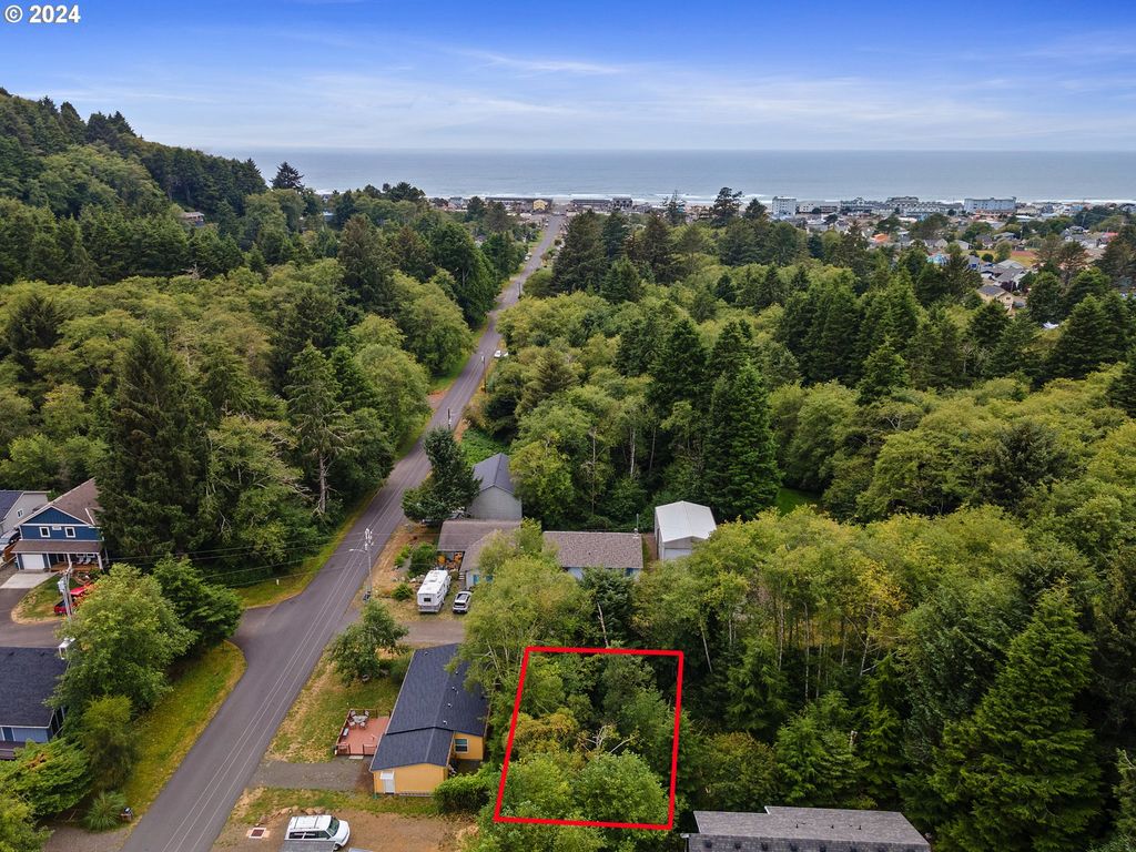 186 S NEPTUNE St, Rockaway Beach, OR 97136
