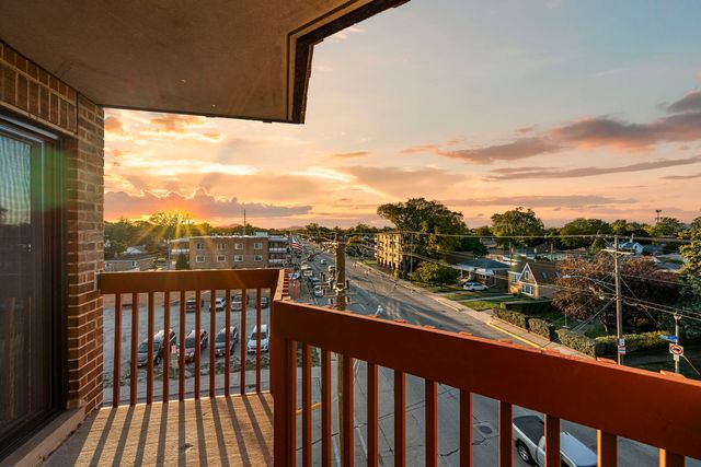 6421 Pershing Road 404, Stickney, IL 60402