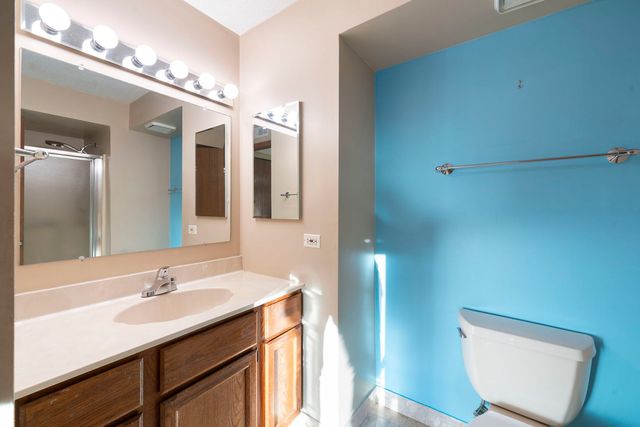 6421 Pershing Road 404, Stickney, IL 60402