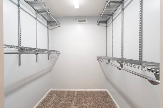 6421 Pershing Road 404, Stickney, IL 60402