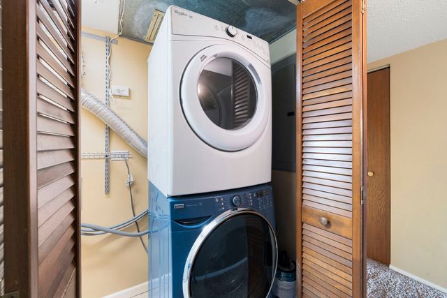 6421 Pershing Road 404, Stickney, IL 60402