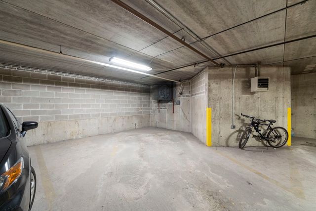 6421 Pershing Road 404, Stickney, IL 60402