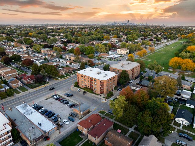 6421 Pershing Road 404, Stickney, IL 60402