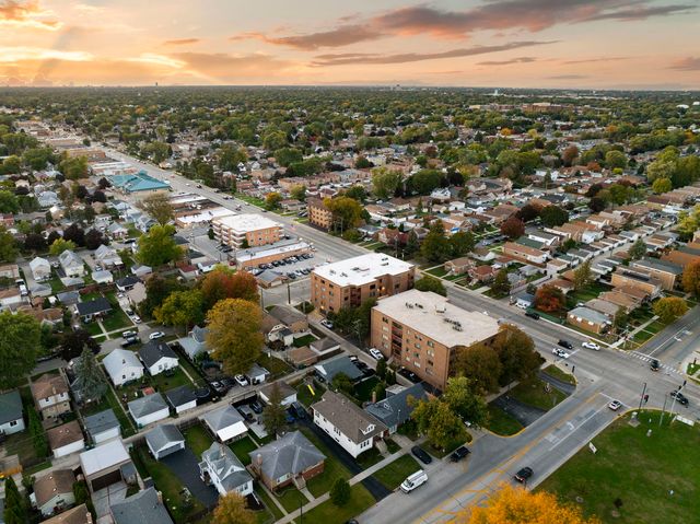 6421 Pershing Road 404, Stickney, IL 60402