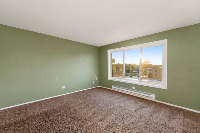 6421 Pershing Road 404, Stickney, IL 60402