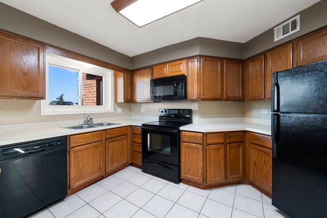 6421 Pershing Road 404, Stickney, IL 60402