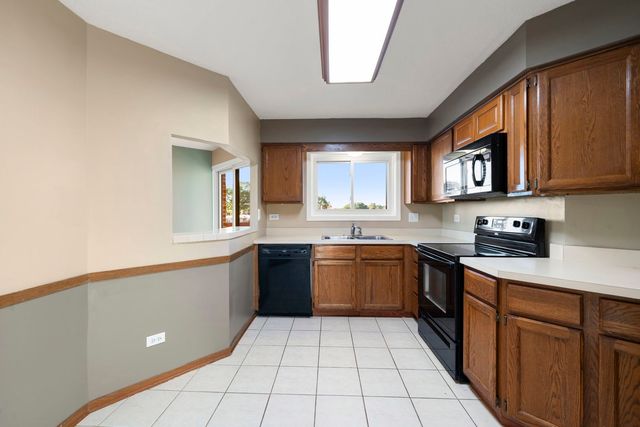 6421 Pershing Road 404, Stickney, IL 60402