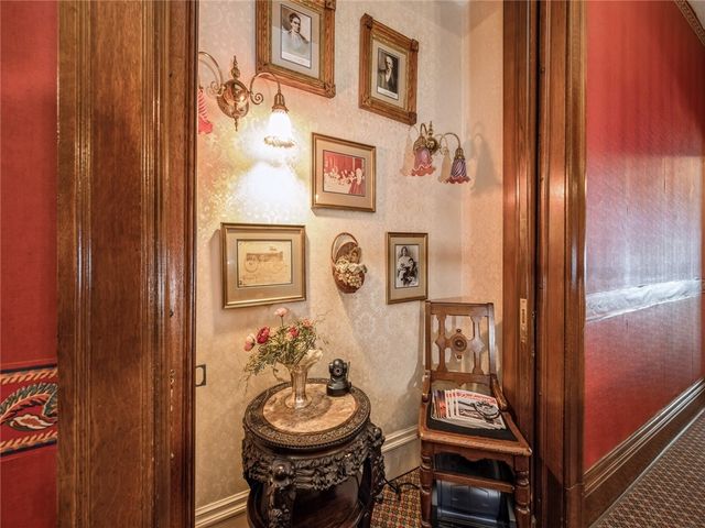 504 Bluff Street, Dubuque, IA 52001