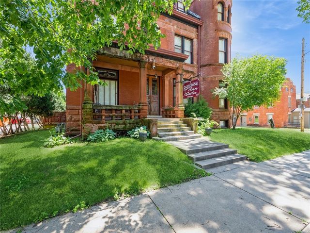 504 Bluff Street, Dubuque, IA 52001