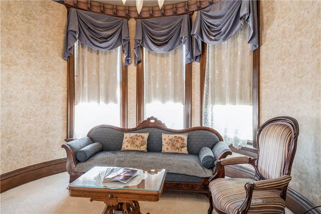 504 Bluff Street, Dubuque, IA 52001