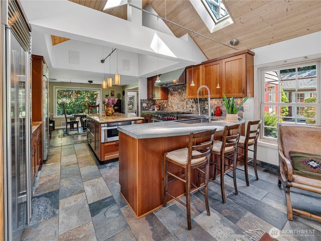 12019 Issaquah-Hobart Road SE, Issaquah, WA 98027