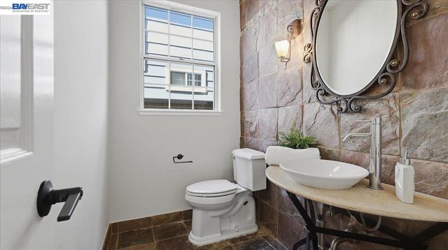 34136 Finnigan Ter, Fremont, CA 94555