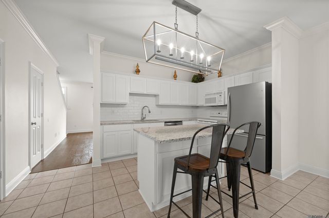 2133 Plantation Ln, Baton Rouge, LA 70820