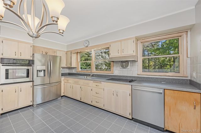 89 W Main Street, Kings Park, NY 11754