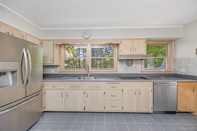 89 W Main Street, Kings Park, NY 11754