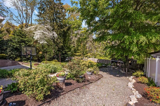 89 W Main Street, Kings Park, NY 11754