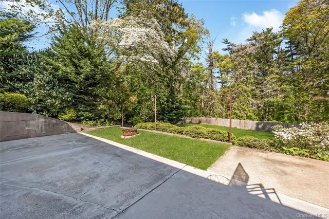89 W Main Street, Kings Park, NY 11754