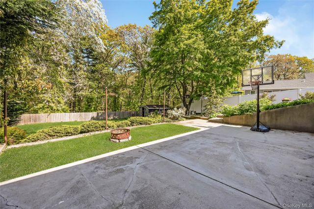89 W Main Street, Kings Park, NY 11754