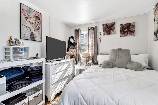 97 Bassett Ln, Barnstable, MA 02601