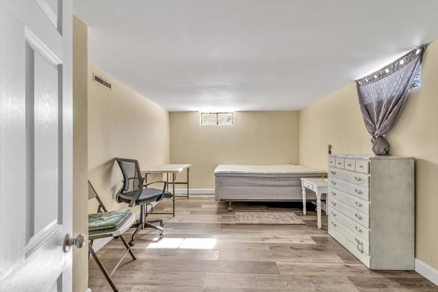 97 Bassett Ln, Barnstable, MA 02601