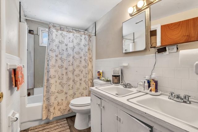 97 Bassett Ln, Barnstable, MA 02601