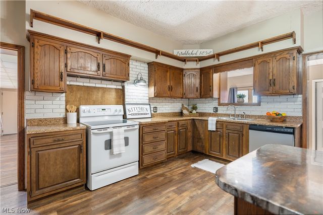 10725 Lisbon Street, Louisville, OH 44641