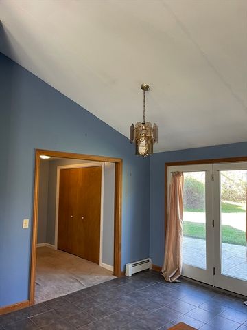 14 Glendale Ave, Tiverton, RI 02878