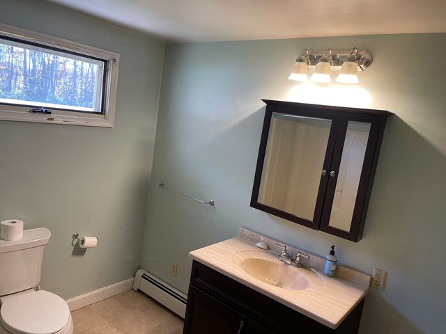 14 Glendale Ave, Tiverton, RI 02878