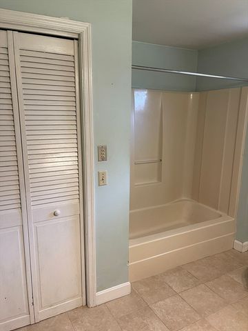 14 Glendale Ave, Tiverton, RI 02878