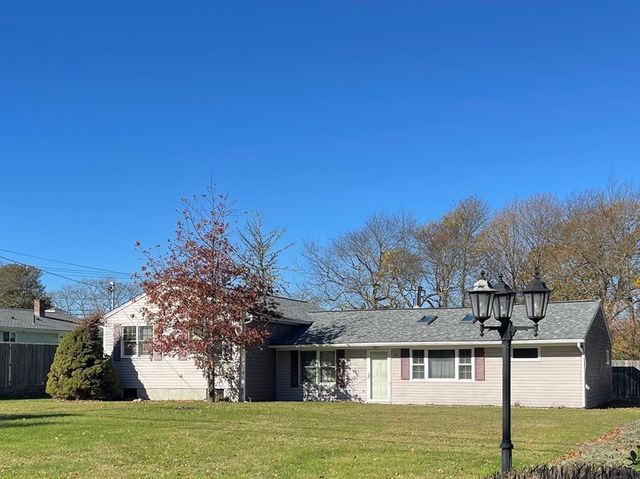 14 Glendale Ave, Tiverton, RI 02878