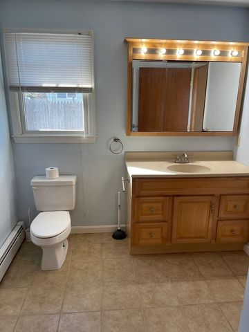 14 Glendale Ave, Tiverton, RI 02878