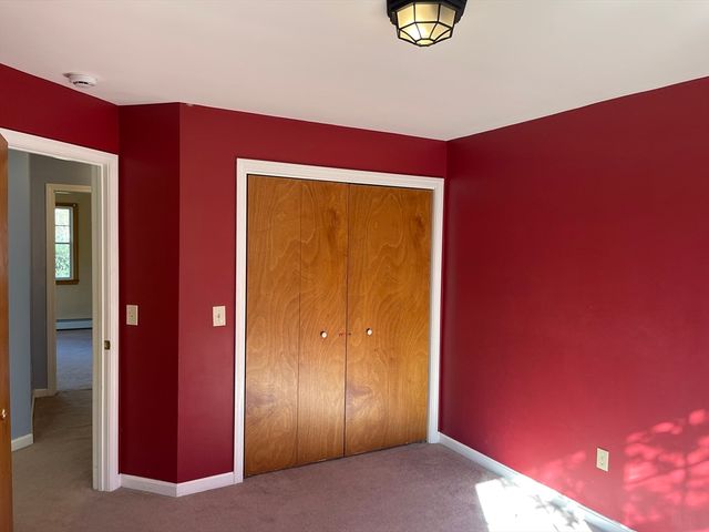 14 Glendale Ave, Tiverton, RI 02878