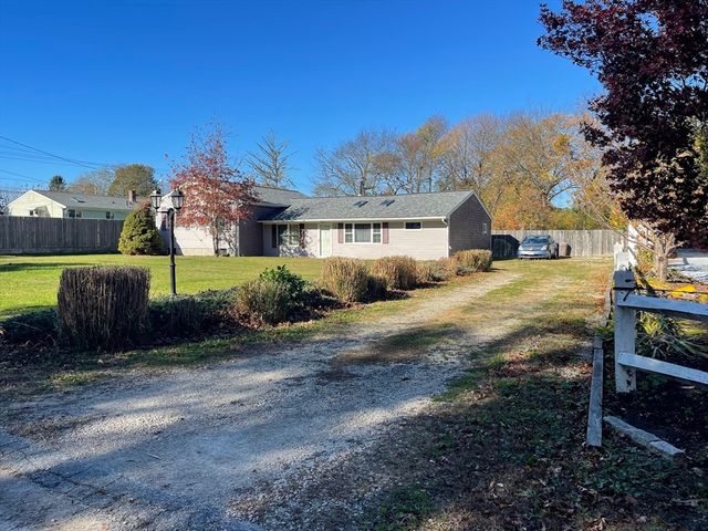 14 Glendale Ave, Tiverton, RI 02878