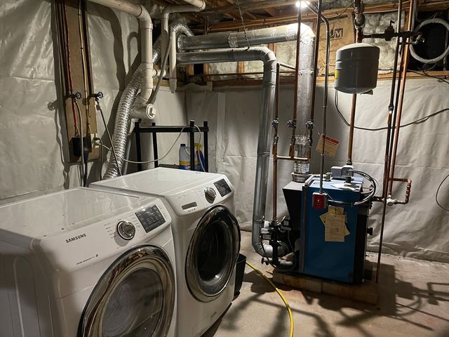 14 Glendale Ave, Tiverton, RI 02878