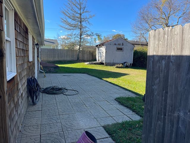 14 Glendale Ave, Tiverton, RI 02878