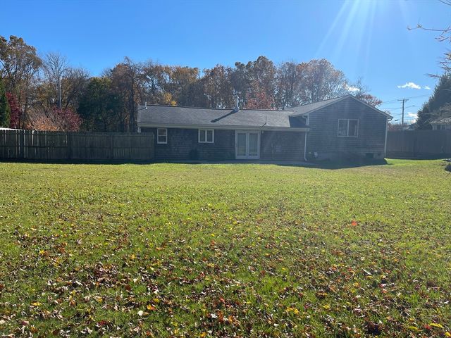 14 Glendale Ave, Tiverton, RI 02878