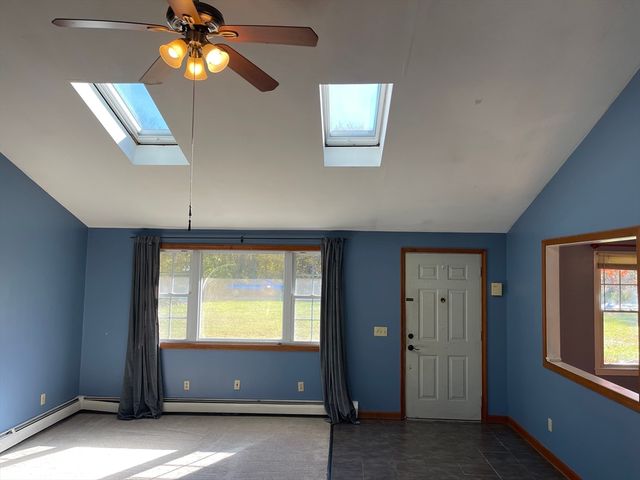 14 Glendale Ave, Tiverton, RI 02878