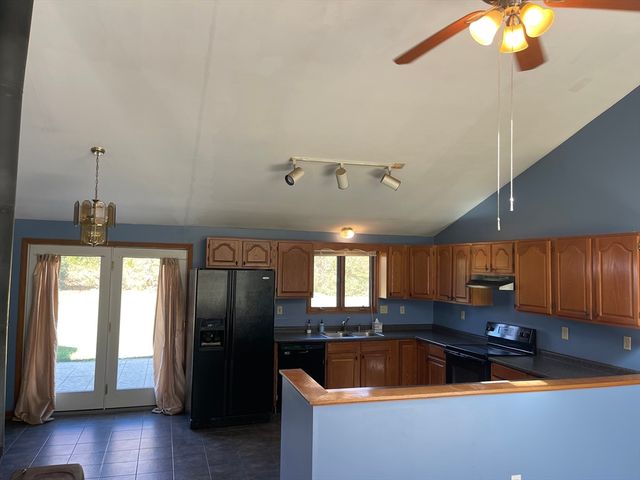 14 Glendale Ave, Tiverton, RI 02878