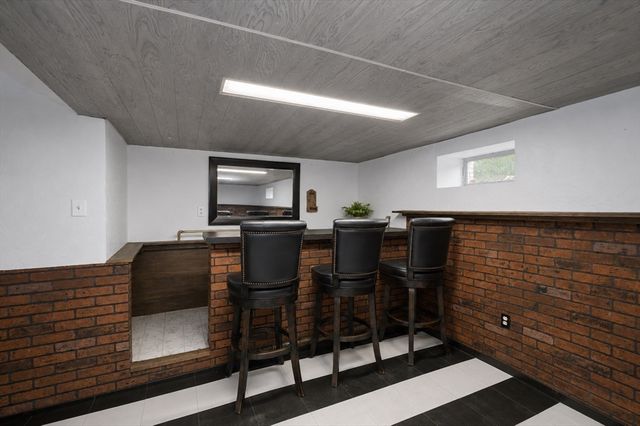 70 Groveland St, Abington, MA 02351