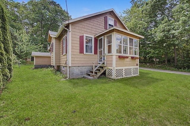 70 Groveland St, Abington, MA 02351