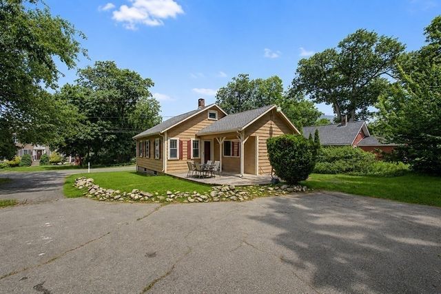 70 Groveland St, Abington, MA 02351