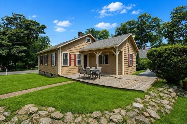 70 Groveland St, Abington, MA 02351