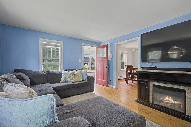 70 Groveland St, Abington, MA 02351
