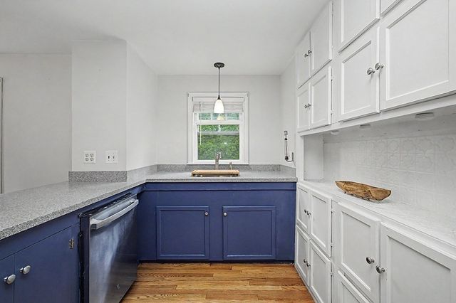 70 Groveland St, Abington, MA 02351