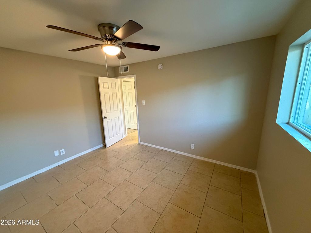 Image 11 of property listing at 7101 N 36TH Avenue 115, Phoenix, AZ 85051