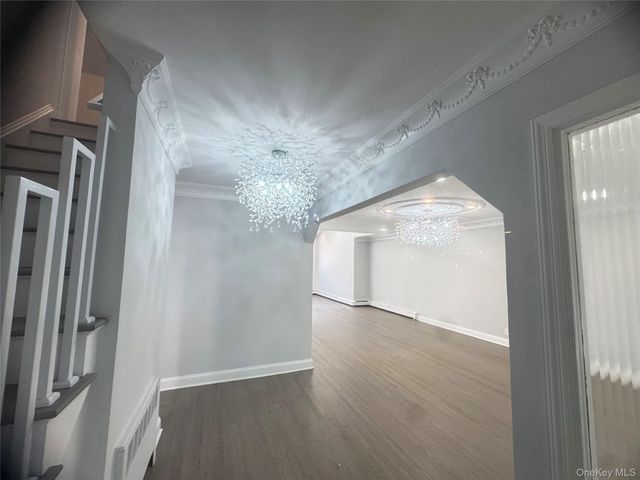 7 Henry Street, Great Neck, NY 11023